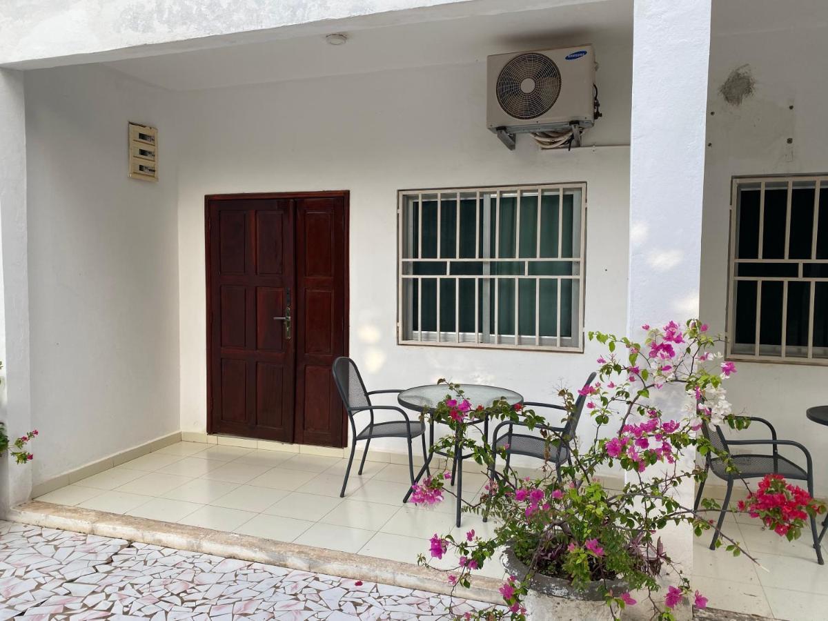 Queen Zee Garden Apartments Kololi Dış mekan fotoğraf